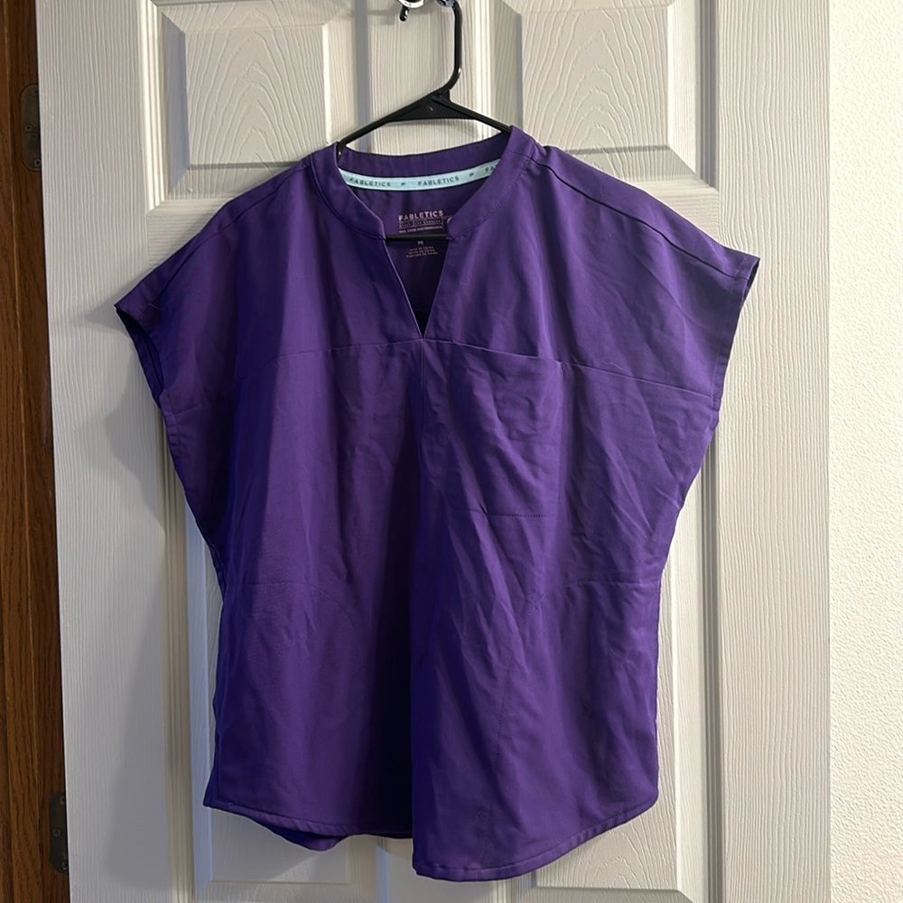 Medium Fabletics Scrub Top